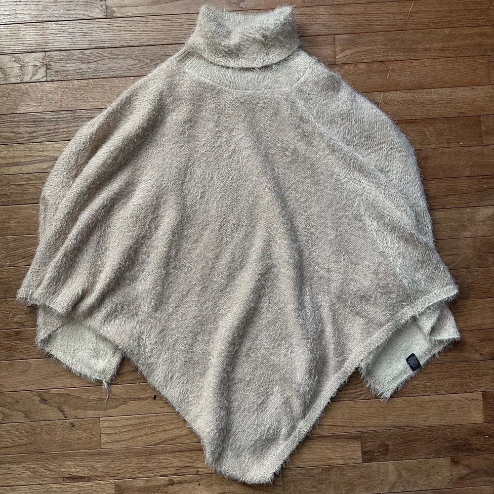 Anthropologie Akemi + Kin Poncho Sweater OS Gold Metallic Shimmer‎ Eyelash Cape